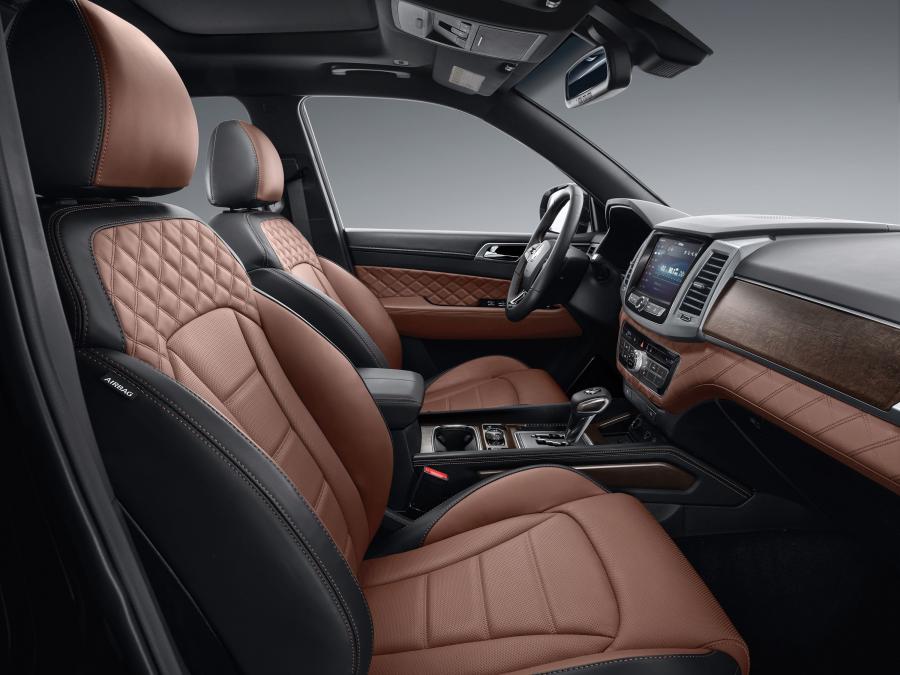 Интерьер SsangYong Rexton G4 (Y400) 2018 года  (KR) (фото 11 из 26)